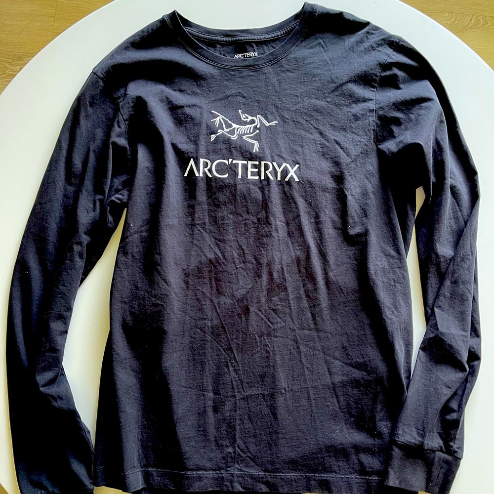 Men’s Arc’teryx Shirt.